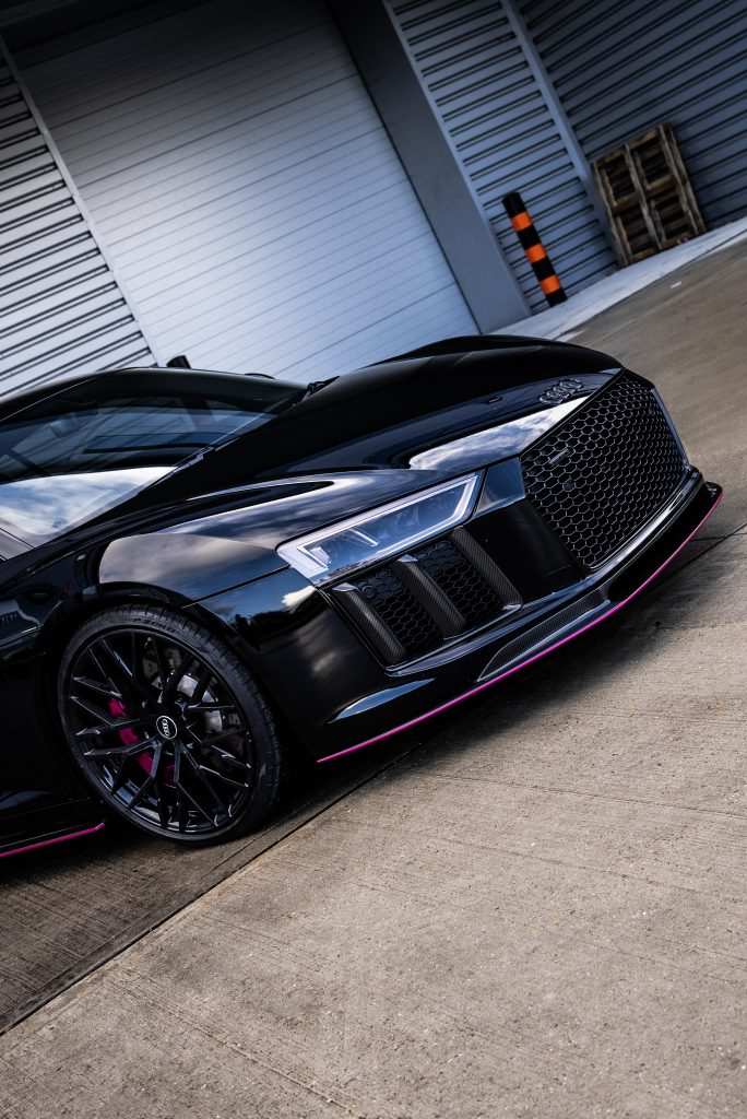 Audi R8 - Accents in Pink