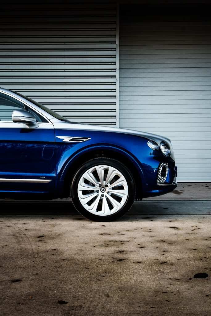 Blue bentley bentayga