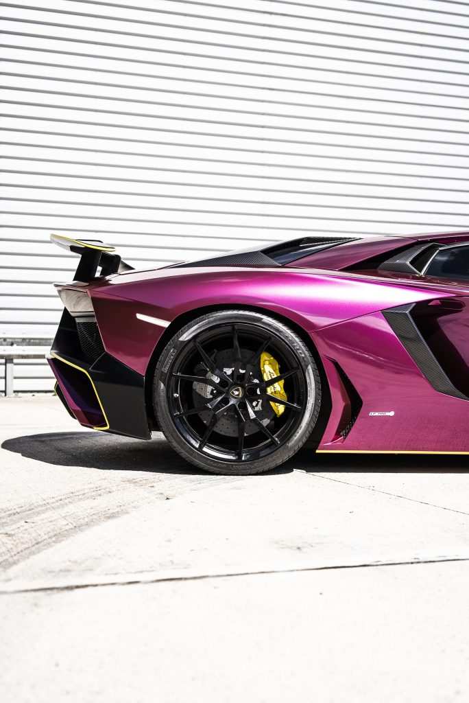 Lamborghini Aventador side view