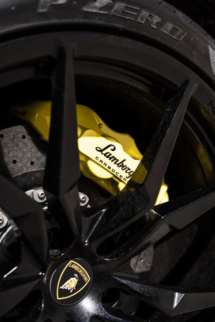 Lamborghini Aventador break view