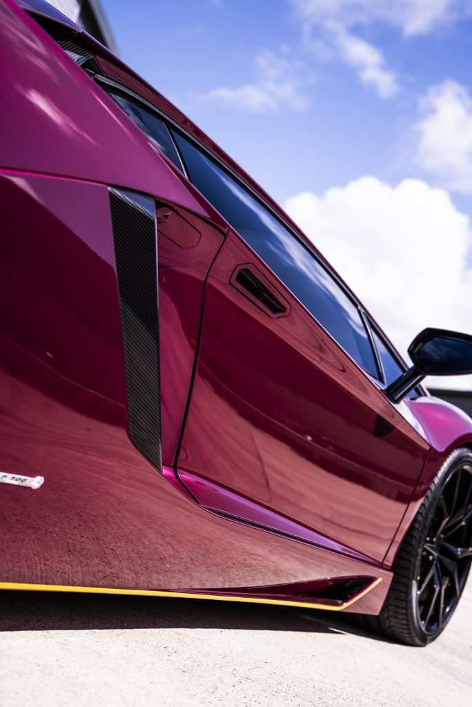 Lamborghini Aventador side view