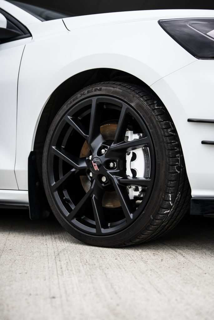 Ford focus st alloy closeup