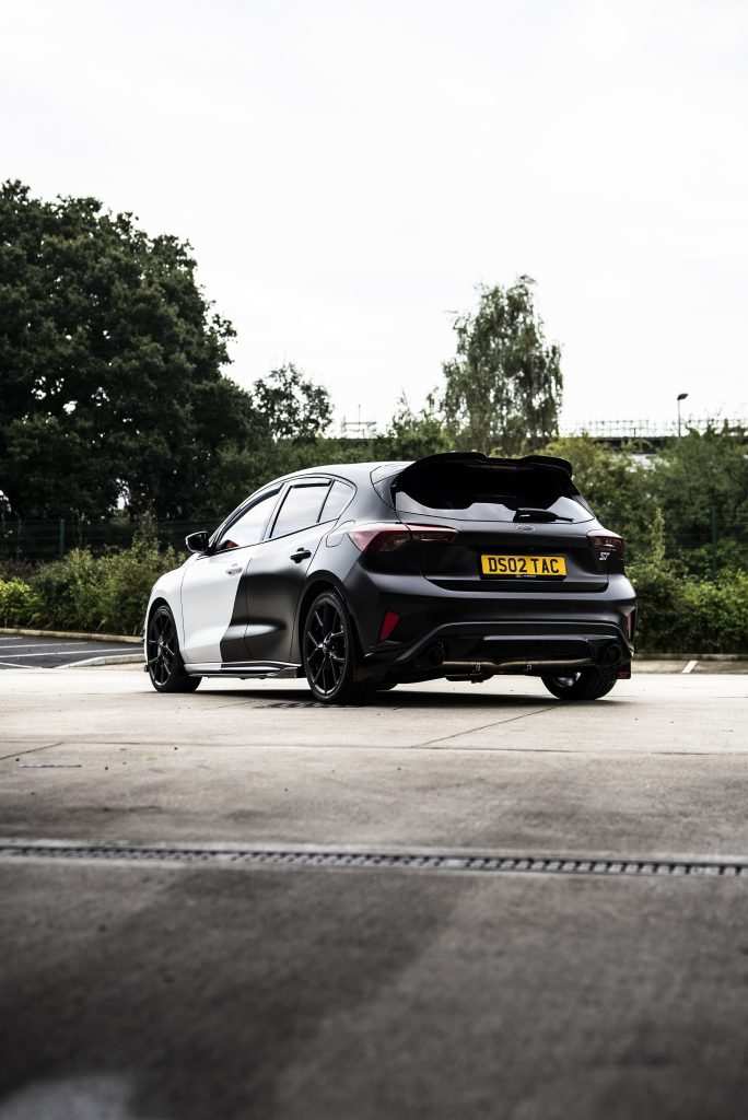 FORD FOCUS ST - SPLIT WRAP - AVERY SATIN BLACK & 3M SATIN FROZEN VANILLA