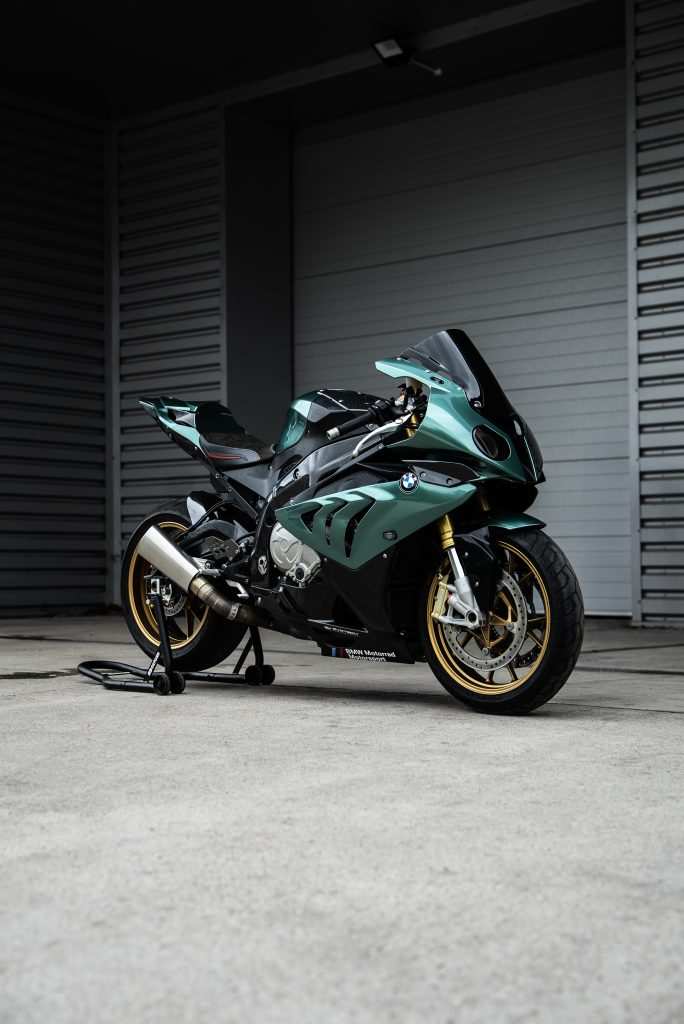 Side profile of BMW S1000RR in metallic Aventurine