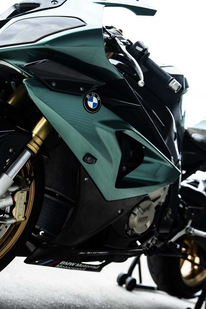 Fuel tank detail in Aventurine supergloss wrap