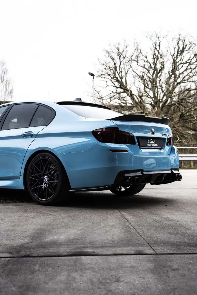BMW M5 in 3M High Gloss Sky Blue