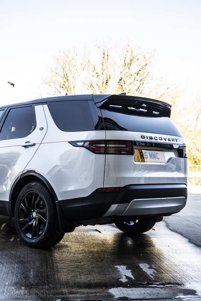 Land Rover Discovery in 3M High Gloss White