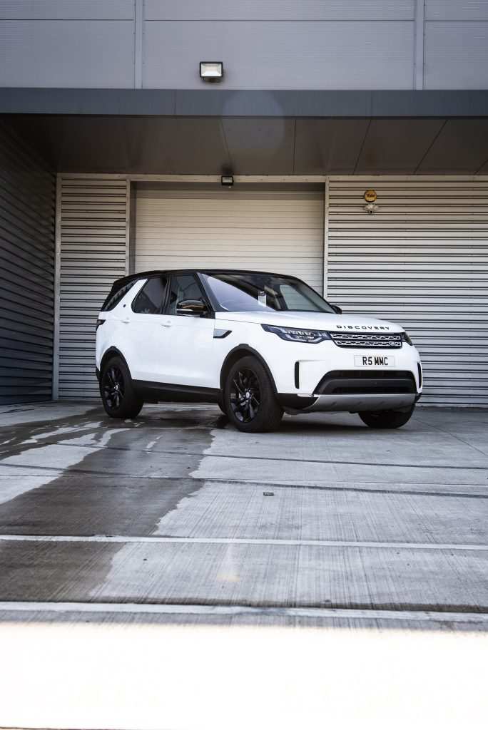 Land Rover Discovery in 3M High Gloss White