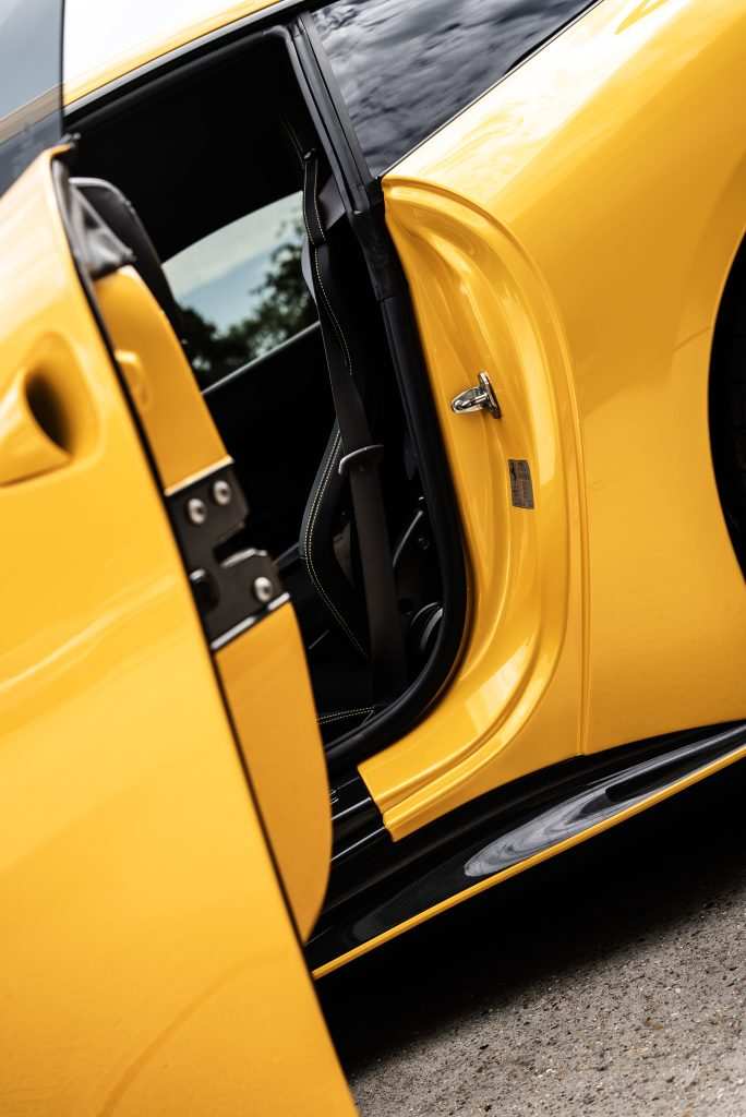 Close-up of Inozetek Supergloss Dandelion Yellow finish