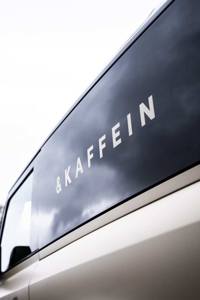 Side profile of Defender 90 in custom colour