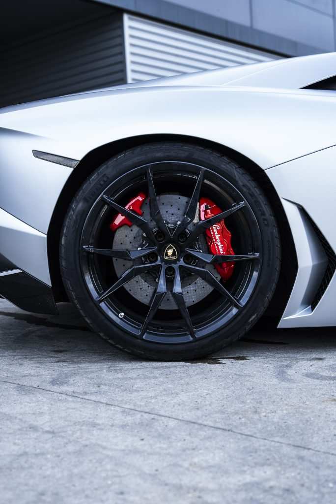 Lamborghini Aventador in 3M Satin White Aluminium