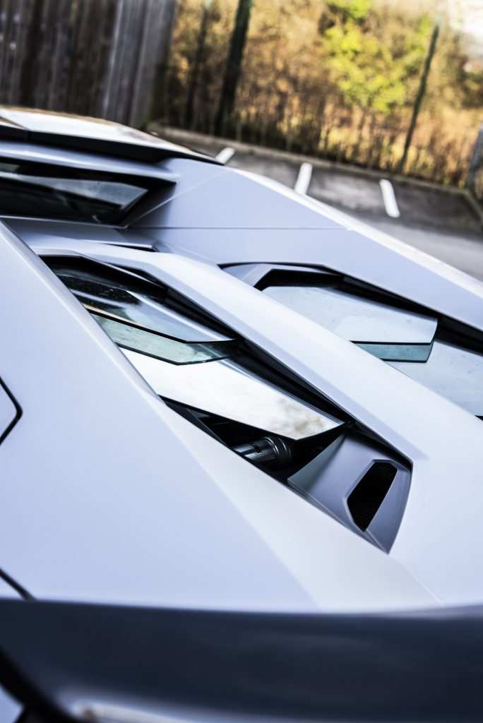 Lamborghini Aventador in 3M Satin White Aluminium