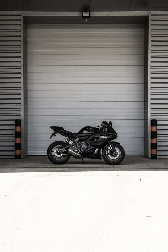 Yamaha R7 in Avery Satin Black