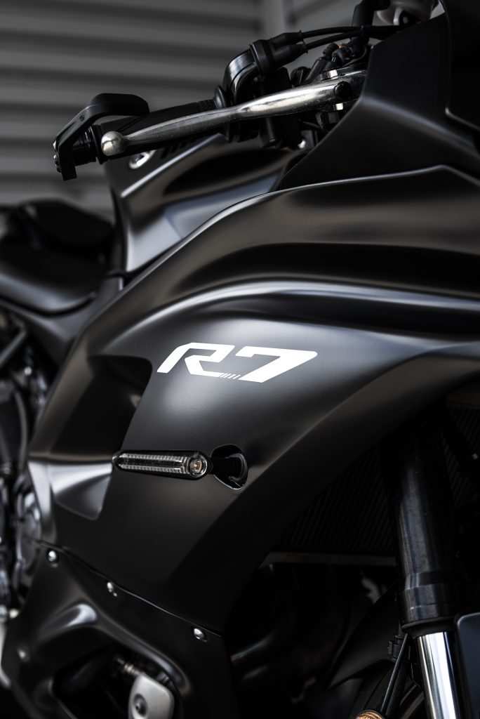 Yamaha R7 in Avery Satin Black
