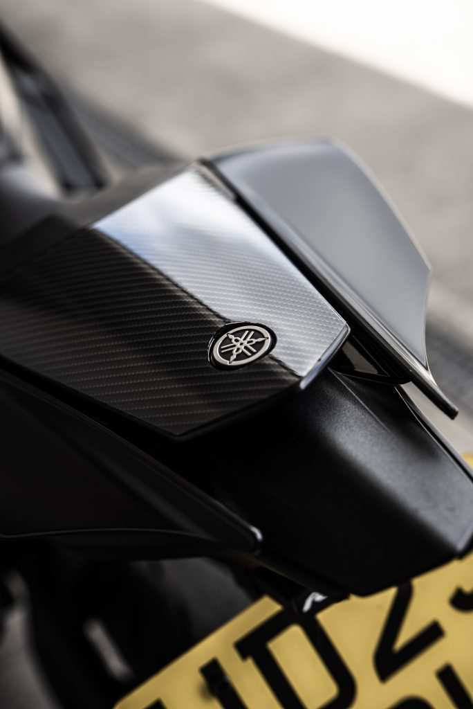 Yamaha R7 in Avery Satin Black