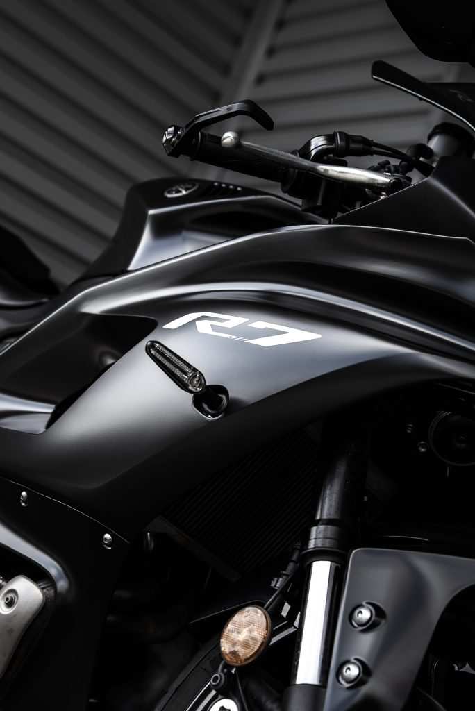 Yamaha R7 in Avery Satin Black