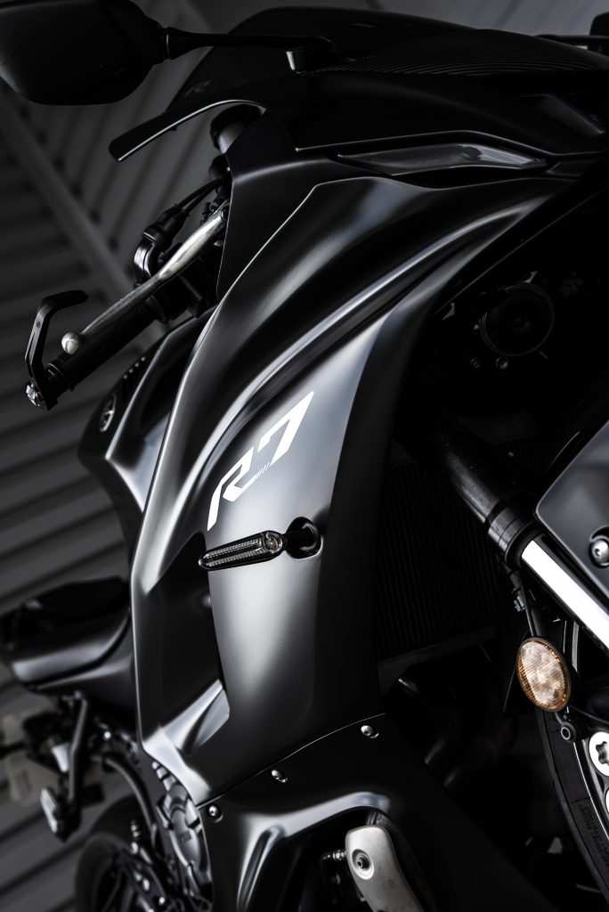 Yamaha R7 in Avery Satin Black