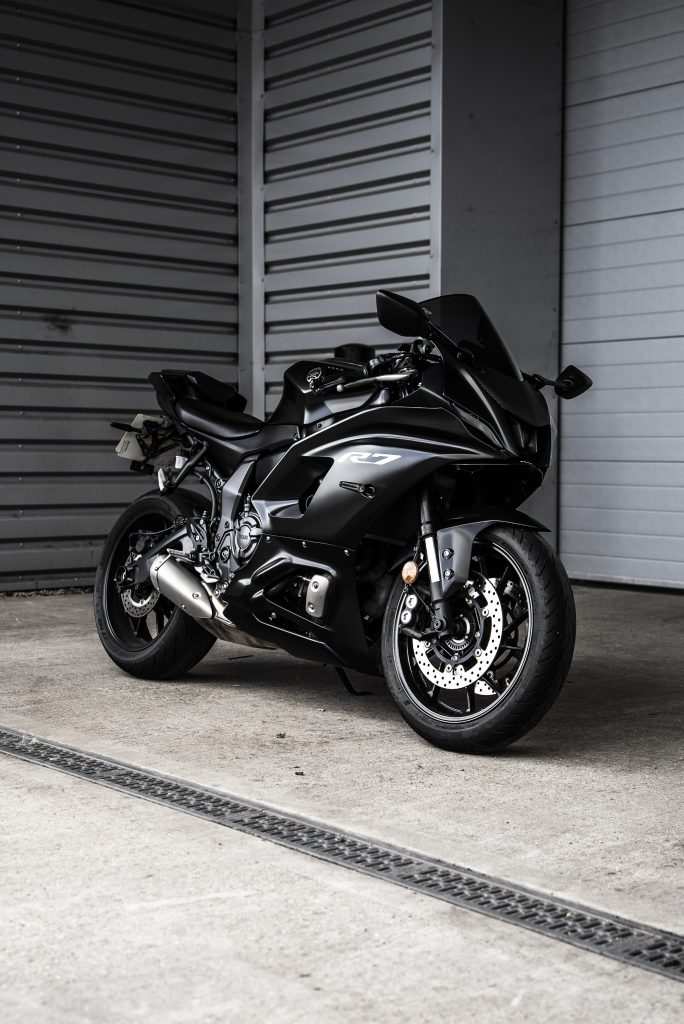 Yamaha R7 in Avery Satin Black