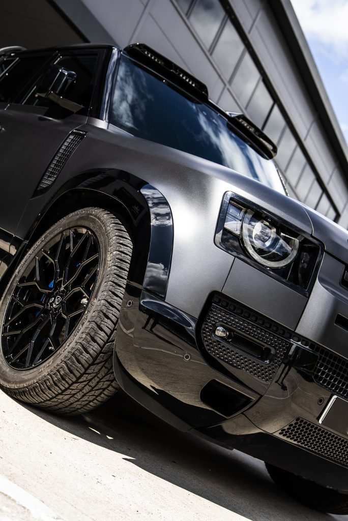 Bonnet detail in satin PPF on Defender 110