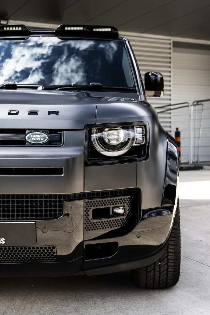 Bonnet detail in satin PPF on Defender 110