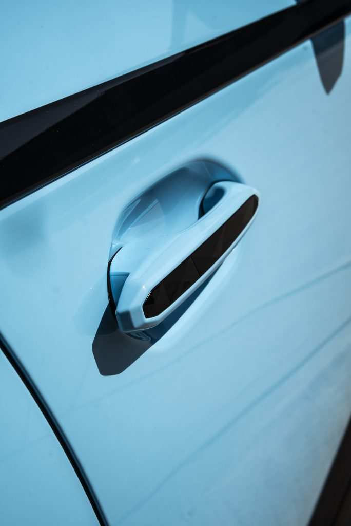 BMW XM in 3M High Gloss Sky Blue