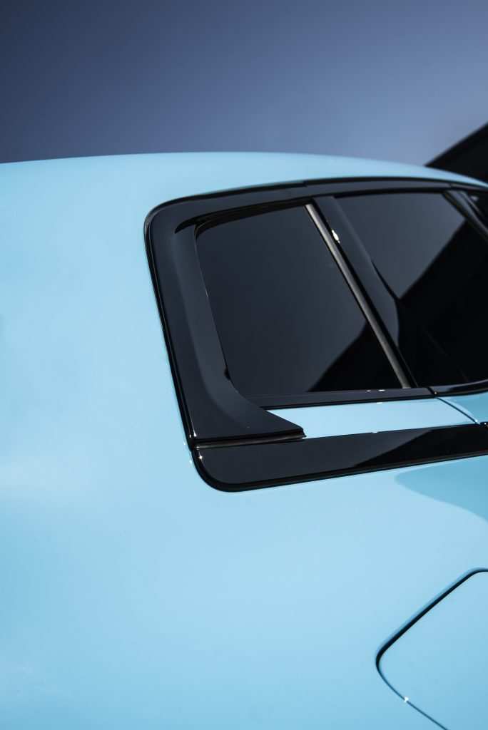 BMW XM in 3M High Gloss Sky Blue