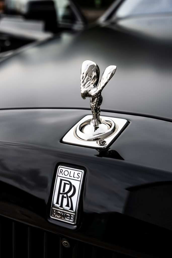 Bonnet detail showing gloss PPF and satin black top wrap
