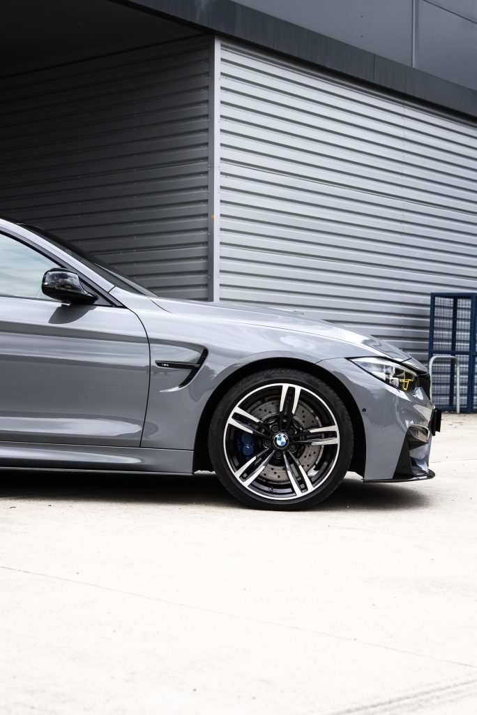 Bonnet detail in High Gloss Nardo Grey wrap