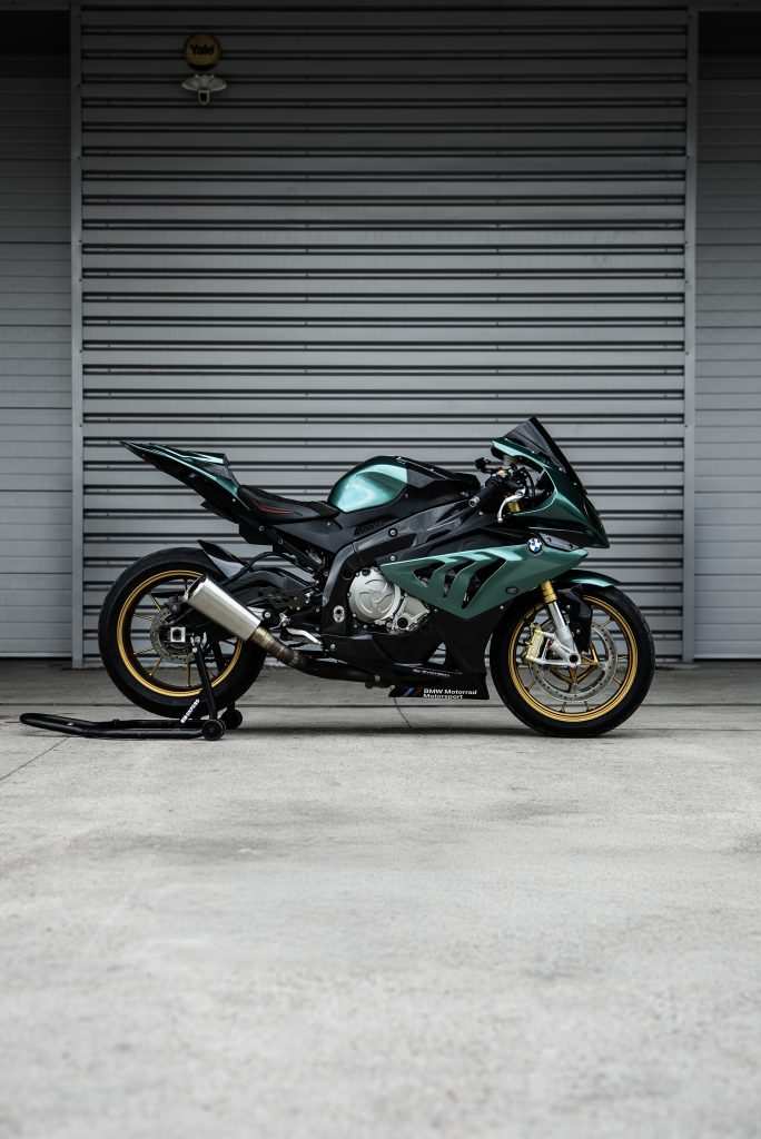 BMW S1000RR in Inozetek Supergloss Aventurine